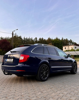 Skoda Superb cena 30500 przebieg: 285000, rok produkcji 2012 z Złocieniec małe 232